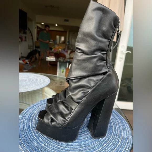 Chic Black Platform Boots - Picture 7 of 8